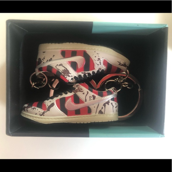‼️ONLY 4 LEFT‼️Freddy Krueger x Nike SB Dunk Low Keychains - Picture 9 of 14